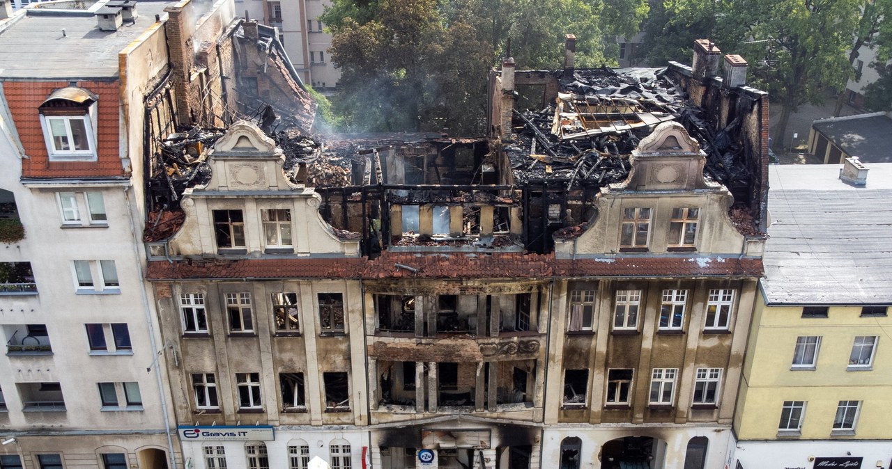 Strażacy o pożarze w Poznaniu: Nie ma pewności, gdzie doszło do wybuchu