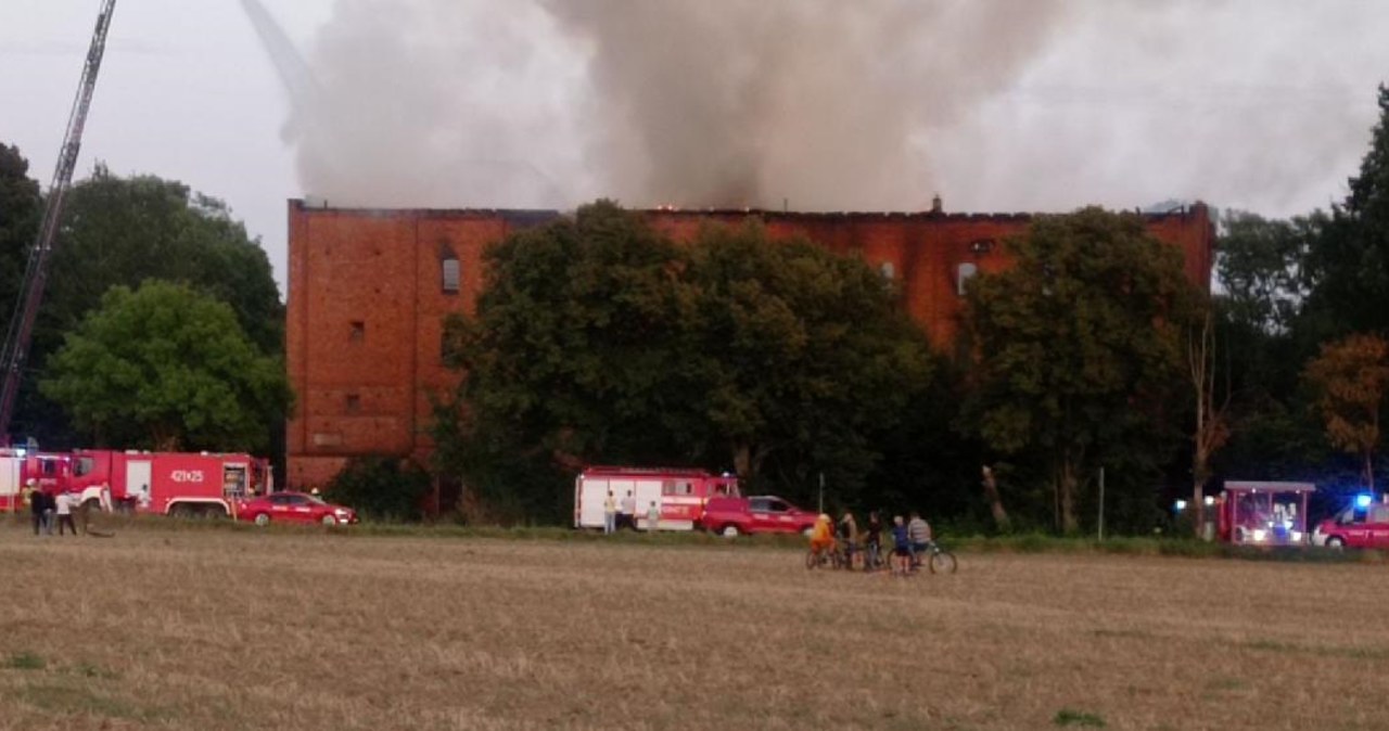 Płonie stary młyn. Trwa akcja gaśnicza