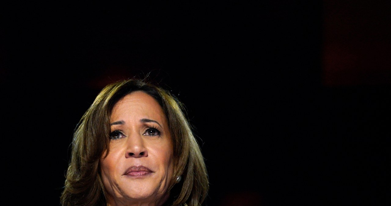 Kamala Harris z niewielką przewagą w kluczowych stanach