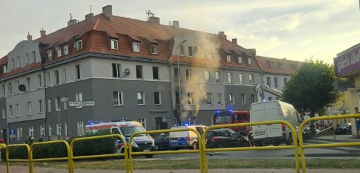 Groźny pożar kamienicy w Starogardzie Gdańskim. Są ranni, w tym dzieci