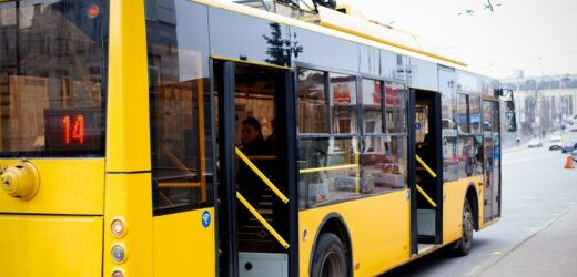 Wypadek w Warszawie. Autobus potrącił rowerzystę