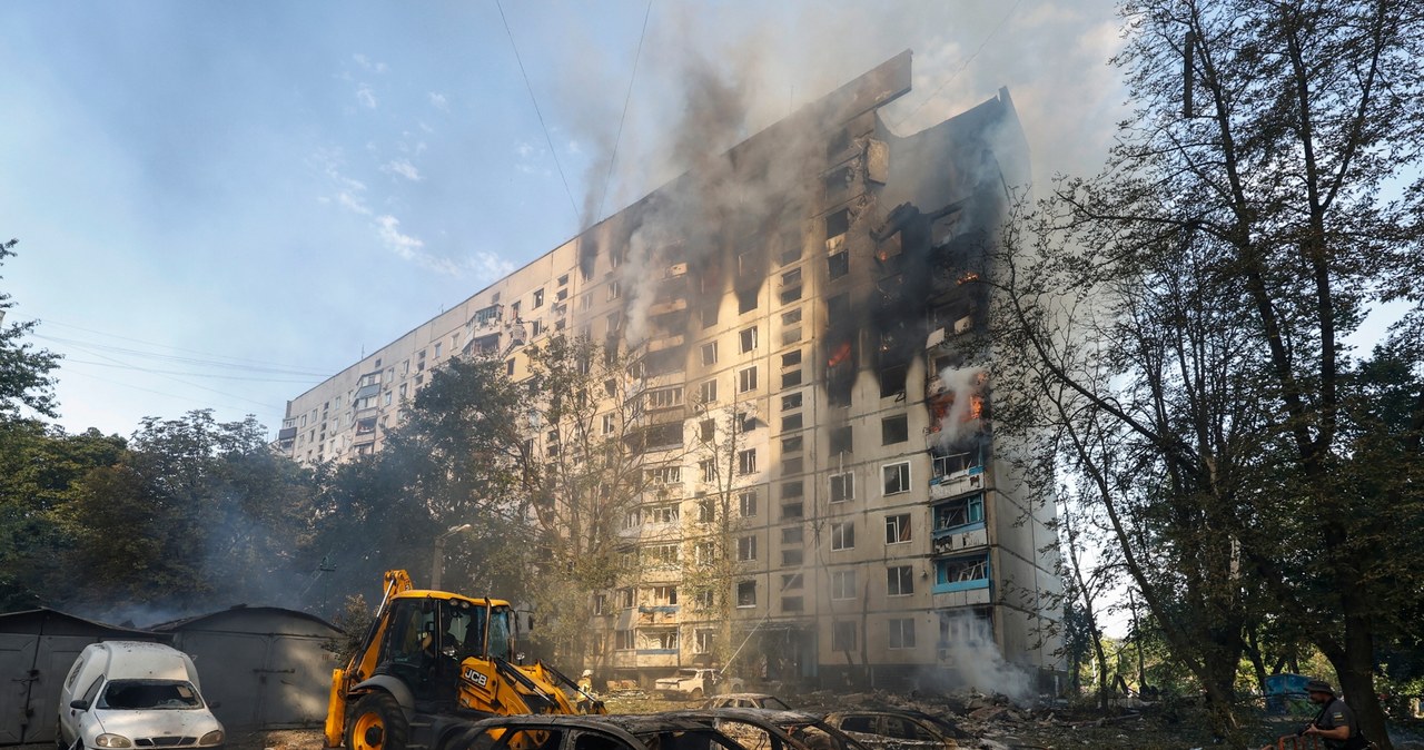 Siedem osób zginęło, a prawie 80 jest rannych po rosyjskim ataku na Charków