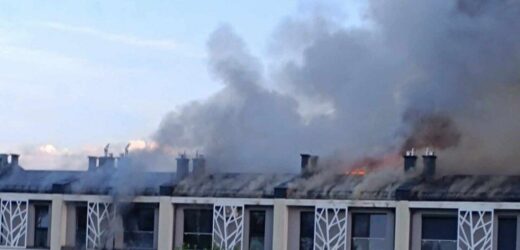 Kłęby dymu nad Rzeszowem. Pożar na osiedlu domów szeregowych [WIDEO]
