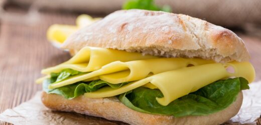 Salmonella w popularnym serze. Sprawdź, czy masz go w lodówce