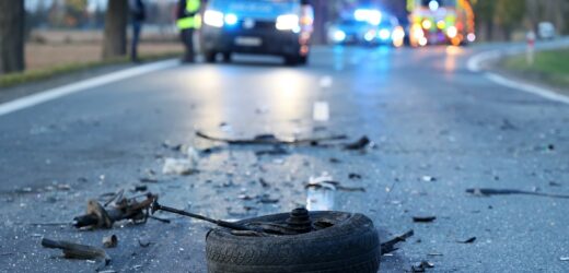 Tragiczne zderzenie ciągnika z osobówką. Jedna osoba zginęła, cztery ranne