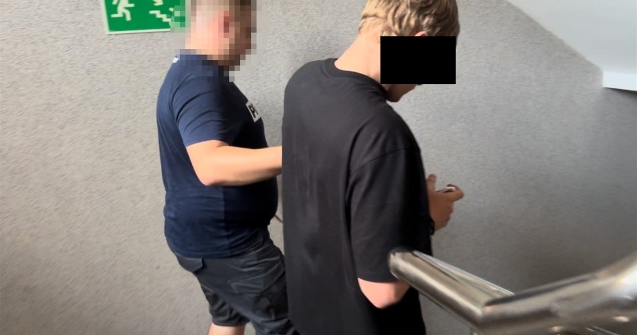Telewizor runął z 4. piętra wprost pod nogi ojca z dzieckiem. Sprawca aresztowany