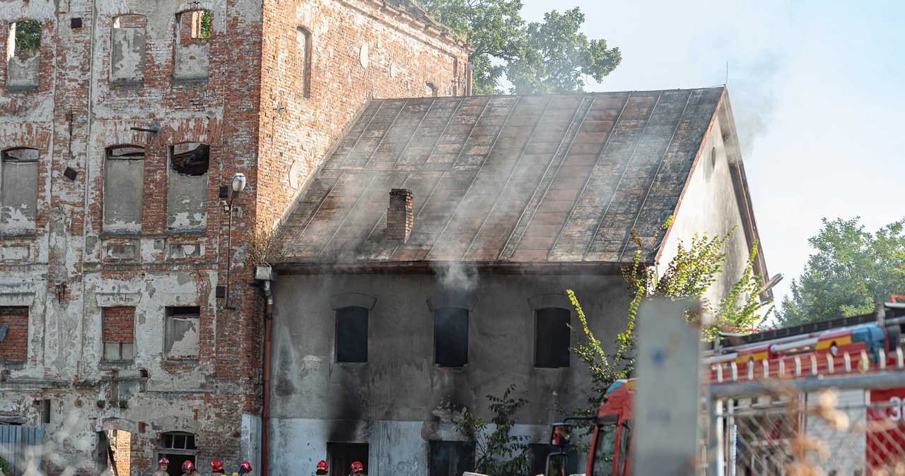 Kłęby czarnego dymu nad Tarnowem. Palił się Młyn Szancera