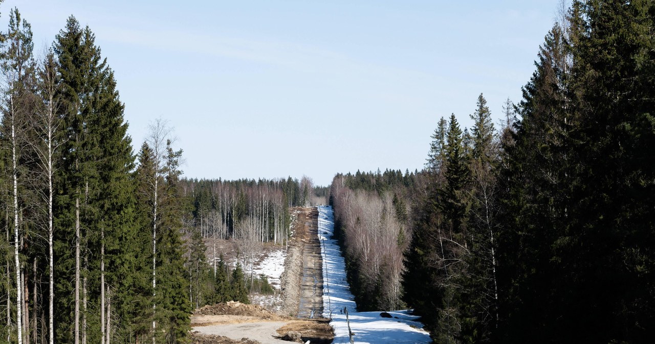 Finlandia zwiększy wysokość zapory na granicy z Rosją
