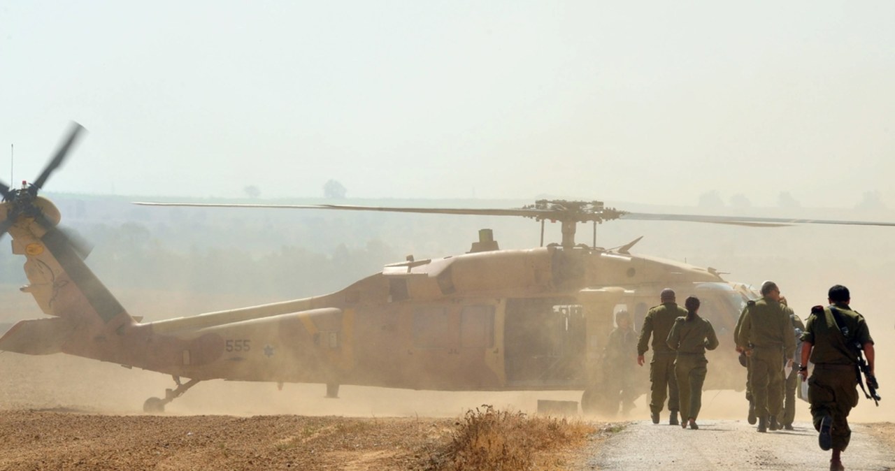 Zaniepokojona Wielka Brytania wstrzymuje eksport broni do Izraela