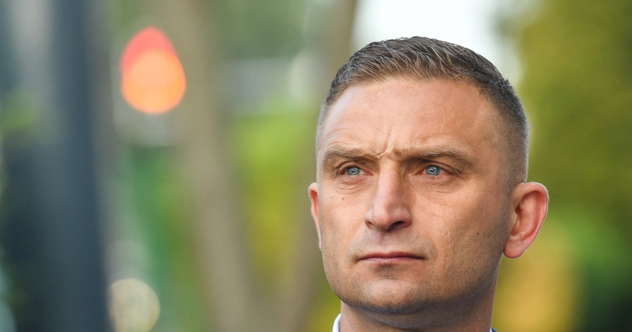 Policja weszła do domu Roberta Bąkiewicza. „Robią rewizję”