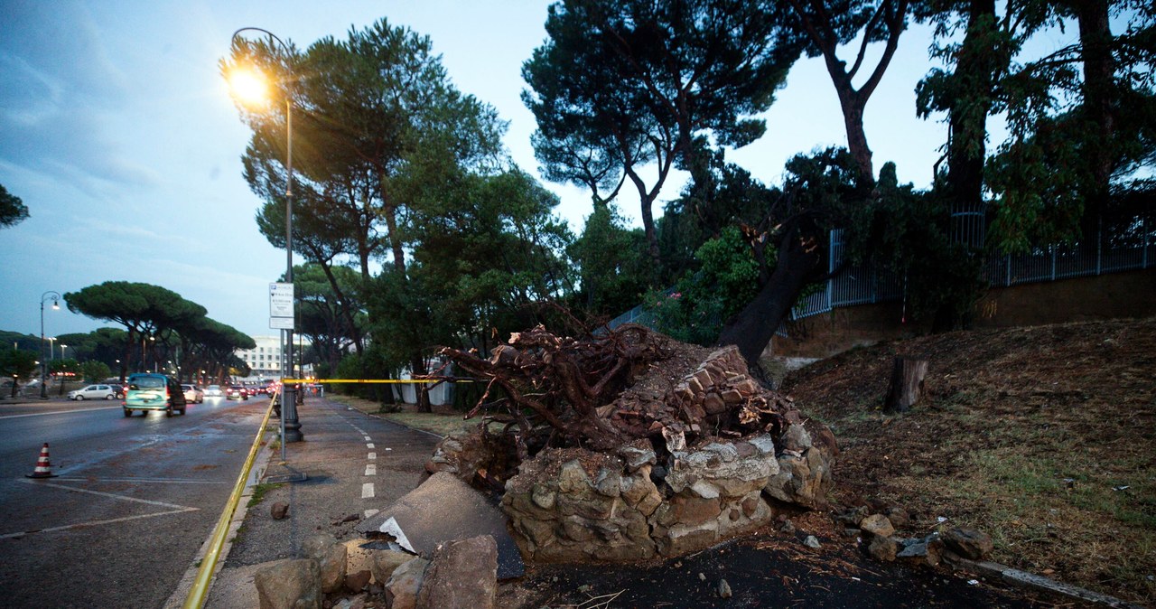 Gwałtowna burza nad Rzymem. Piorun uszkodził Łuk Konstantyna Wielkiego