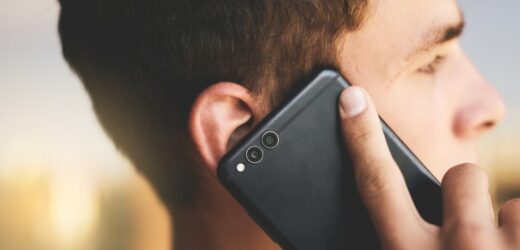 Telefony komórkowe powodują raka mózgu? Przełomowa analiza WHO
