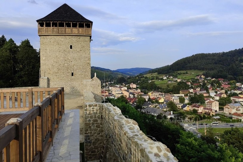 Turyści tłumnie ruszyli na południe Polski. Niewielki zamek stał się podróżniczym hitem