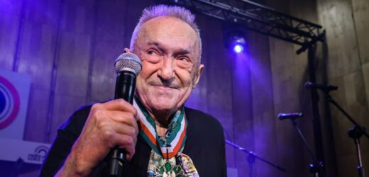 Michał Urbaniak z medalem „Gloria Artis”