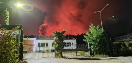 Pożar hali w zakładzie przetwarzania odpadów w Koniecpolu