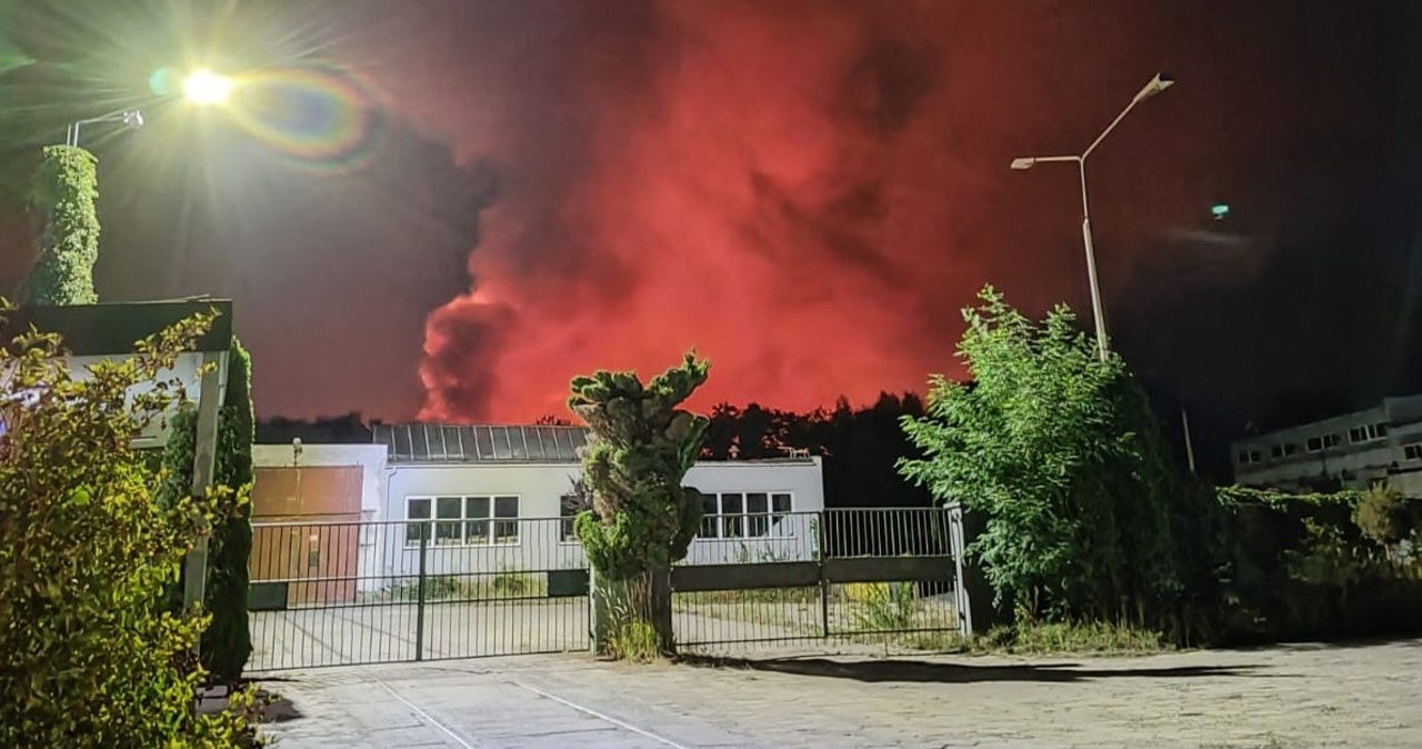 Pożar hali w zakładzie przetwarzania odpadów w Koniecpolu