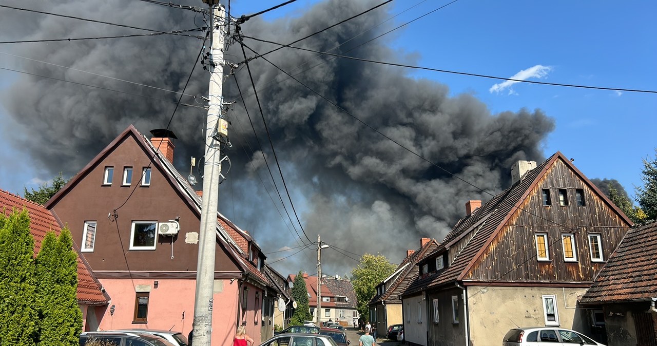 Pożar składowiska odpadów w Zabrzu opanowany. Jest alert RCB