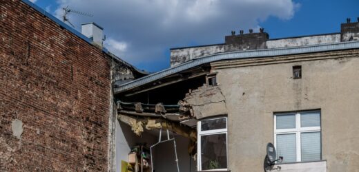 Zawalona kamienica w Łodzi. Ruszyła pomoc prawna dla mieszkańców