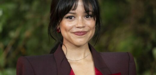 Tej jesieni wszystkie będziemy chciały wyglądać jak Jenna Ortega. Gorący trend powraca