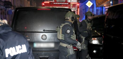 Mężczyzna zabarykadował się w mieszkaniu. Akcja kontrterrorystów w Warszawie