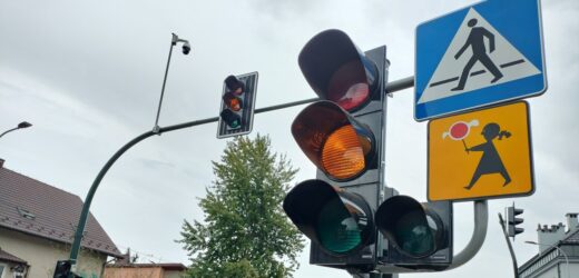 Sygnalizacja na ul. Królowej Jadwigi. Działa tylko po zmroku