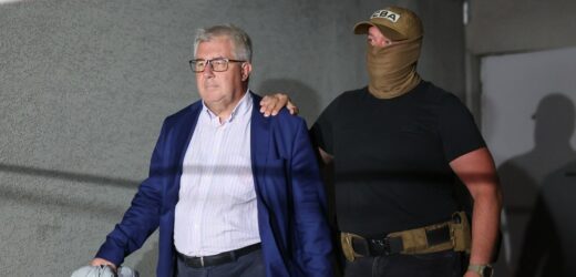 Czarnecki po wyjściu z prokuratury: Polityczny teatr