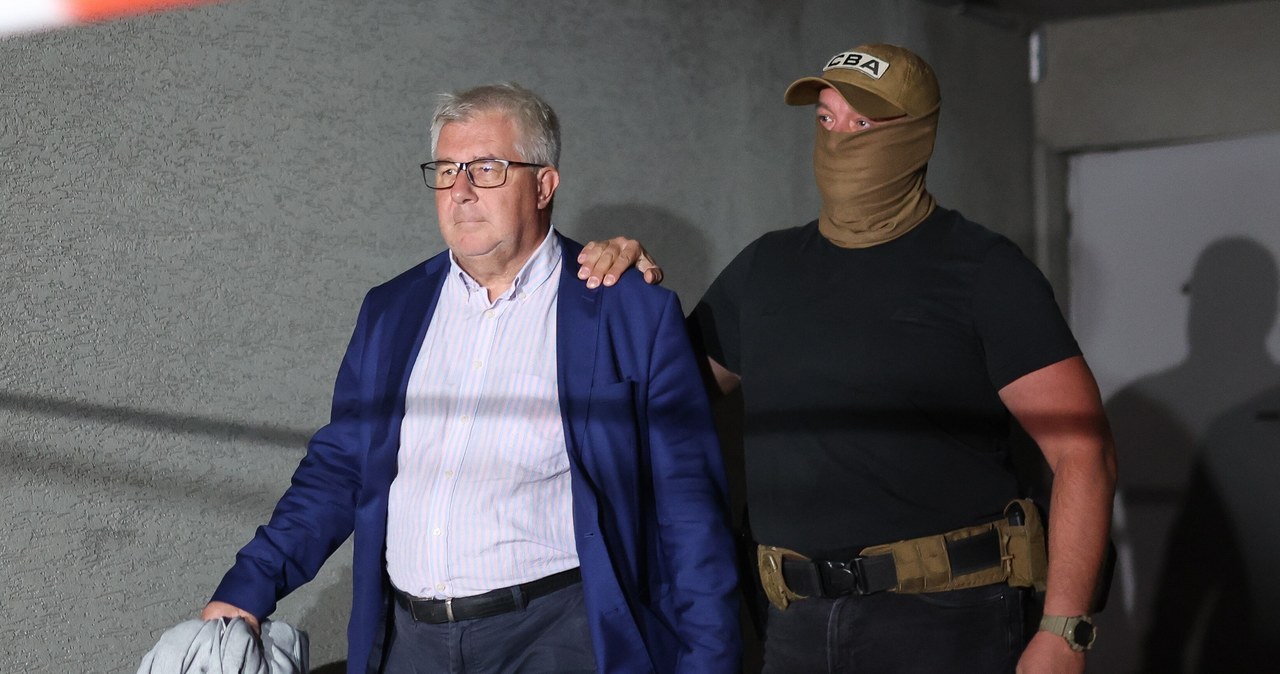 Czarnecki po wyjściu z prokuratury: Polityczny teatr