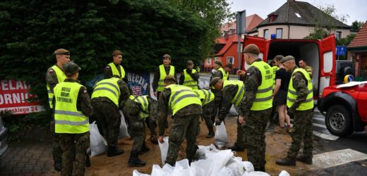 Kosiniak-Kamysz: Żołnierze WOT są w gotowości na wypadek powodzi