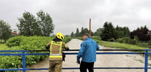 Polska przygotowuje się na wielką wodę. Sztaby kryzysowe, apele o robienie zapasów [RELACJA]