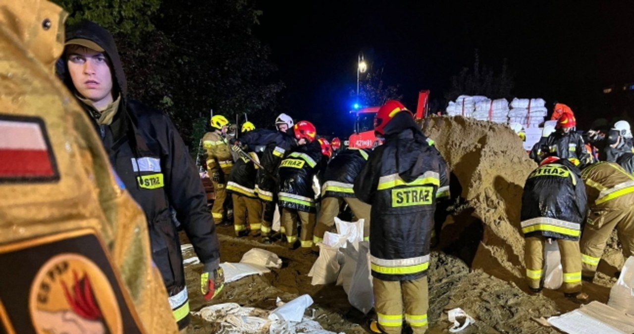 Ewakuacja w Głuchołazach i Lądku Zdroju. Jedna trzecia Polski objęta alertami, coraz gorsza sytuacja powodziowa [RELACJA]