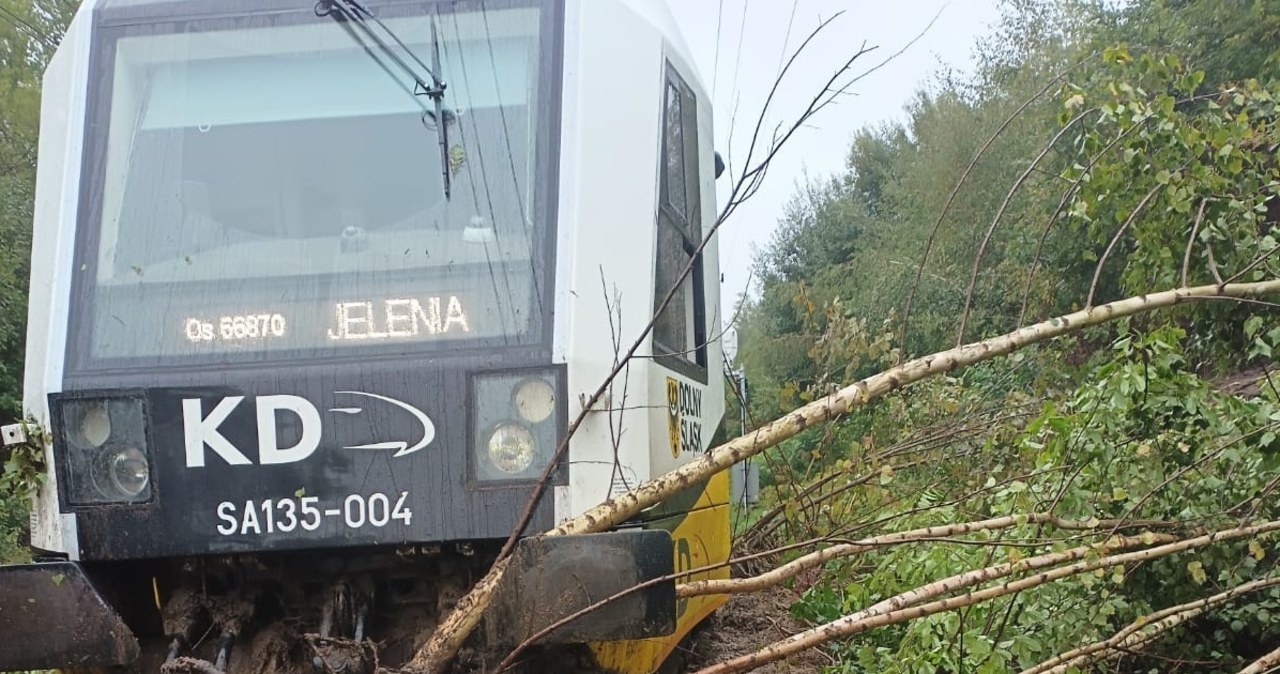 Podmyte tory, wstrzymane pociągi. Problemy na Dolnym Śląsku i Opolszczyźnie