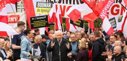 Protest PiS przed Ministerstwem Sprawiedliwości. Kaczyński: Ksiądz Olszewski symbolem