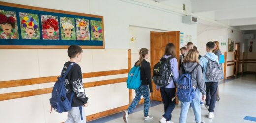 Poniedziałkowe lekcje w kilkuset szkołach zostały odwołane