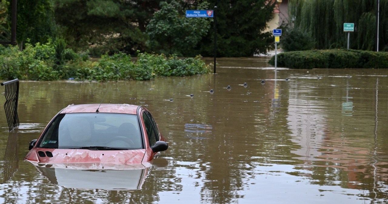 „Jestem z córką i psem na dachu szopy”. Im do tej pory nikt nie przyszedł z pomocą