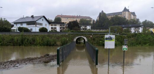 Setki ewakuowanych, 3 ofiary. Krytyczna sytuacja powodziowa w Austrii