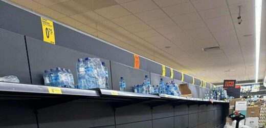 Z półek sklepów we Wrocławiu znika woda