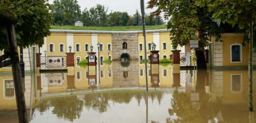 „Rozważamy każdy, nawet najgorszy wariant”. Około tysiąca mundurowych walczy o Nysę