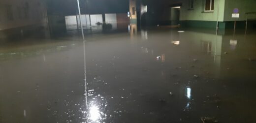 Ewakuacja w Lewinie Brzeskim. „Woda rozprzestrzenia się po całym mieście”
