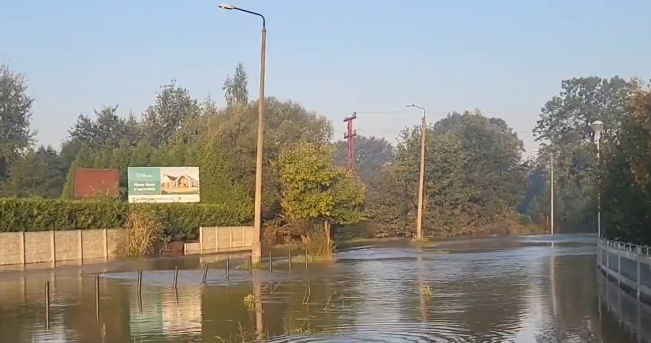 Bystrzyca wylała się z koryta. Zalane są tereny w pobliżu wrocławskich Marszowic