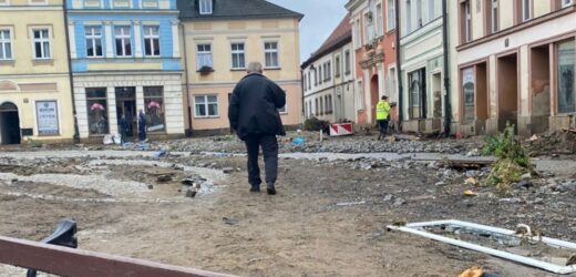 „Pół metra mułu w domu”. Wstrząsająca relacja reportera RMF FM z Lądka-Zdroju