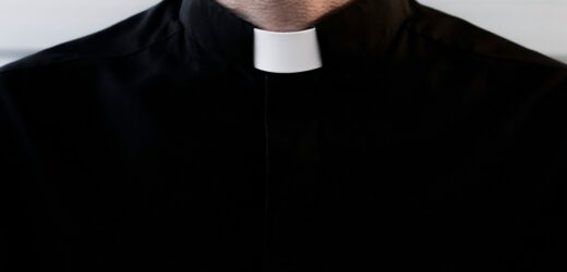 „Egzorcysta z Watykanu” organizował rekolekcje. Skandal w Fatimie