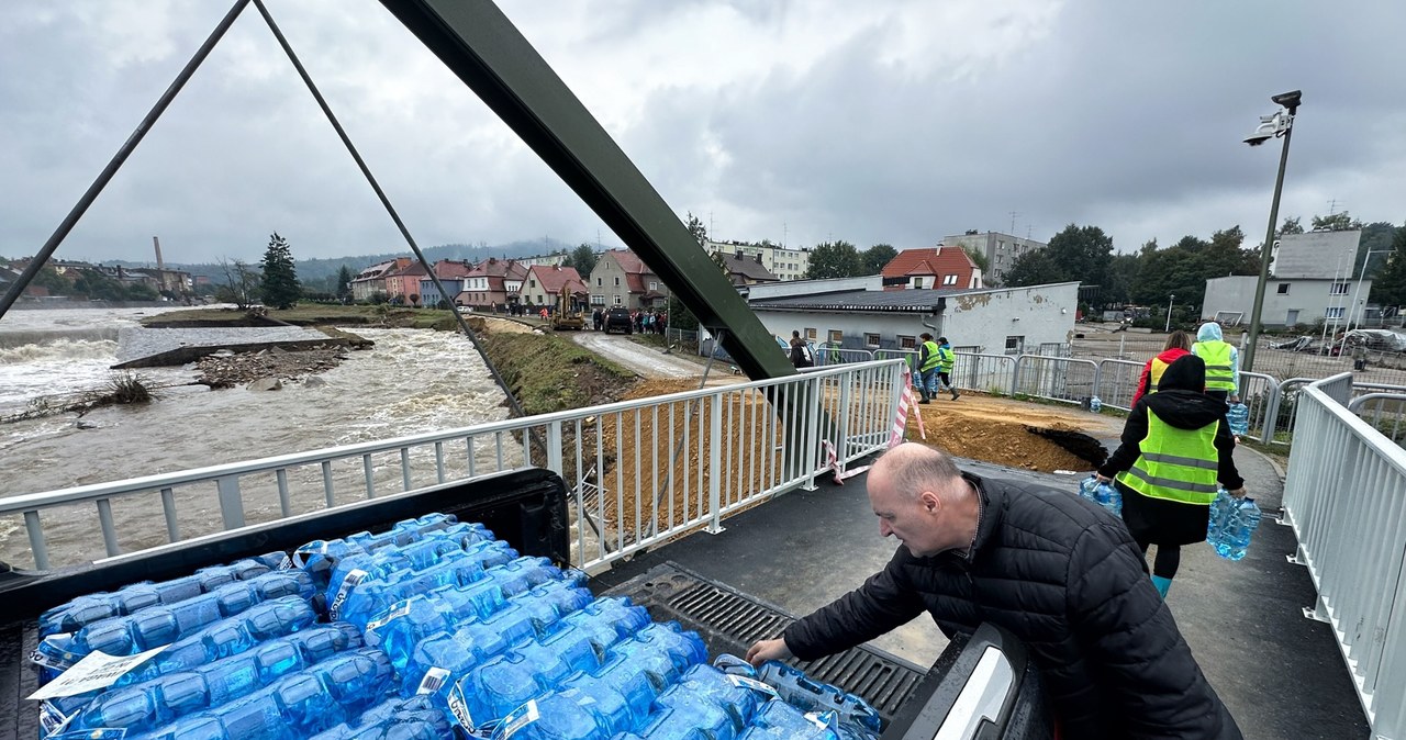 Ciężarówki z pomocą humanitarną będą zwolnione z opłat w systemie e-TOLL