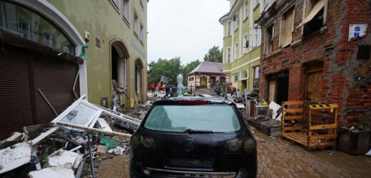 „Pukają do mieszkań, gdy zapada zmrok”. Szabrownicy plądrują zniszczone przez powódź miejscowości