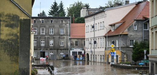 Burmistrz Bystrzycy Kłodzkiej: Ludzie potracili dorobek życia. Były dantejskie sceny w urzędzie