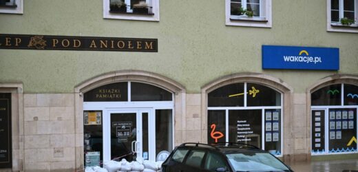 Jak rozpoznać auto po zalaniu? Ekspert radzi