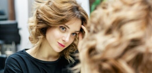Fryzury, które same się układają. Trzy proste stylizacje na co dzień