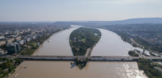 Na Węgrzech fala kulminacyjna na Dunaju. Poprawia się sytuacja w Austrii