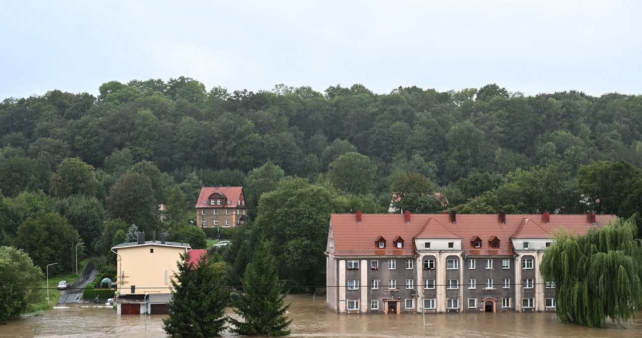 Możliwe osuwiska na terenach powodziowych. Główny Geolog Kraju ostrzega