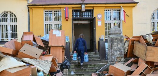 Chcesz pomóc powodzianom? Pamiętaj o tych zasadach, by uniknąć chaosu
