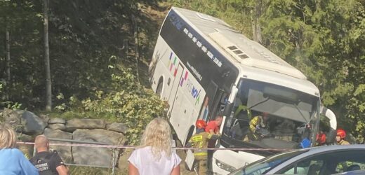 Autokar stoczył się ze skarpy w Zakopanem